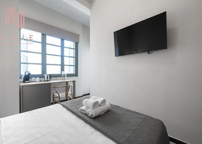 Philus, Nilie Hospitality Mgmt 아파트